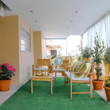 Flowery Penthouse In Centre Of