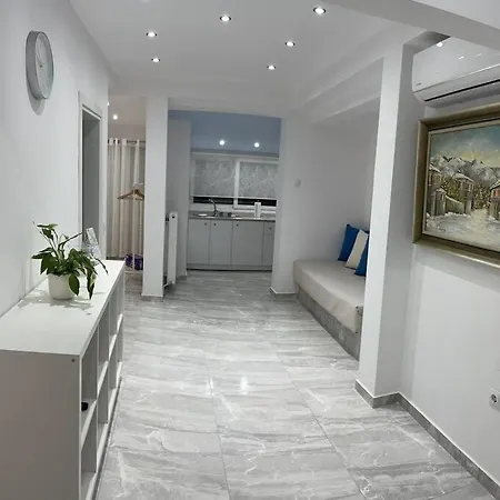 Apartman Flowery Penthouse In Centre Of *