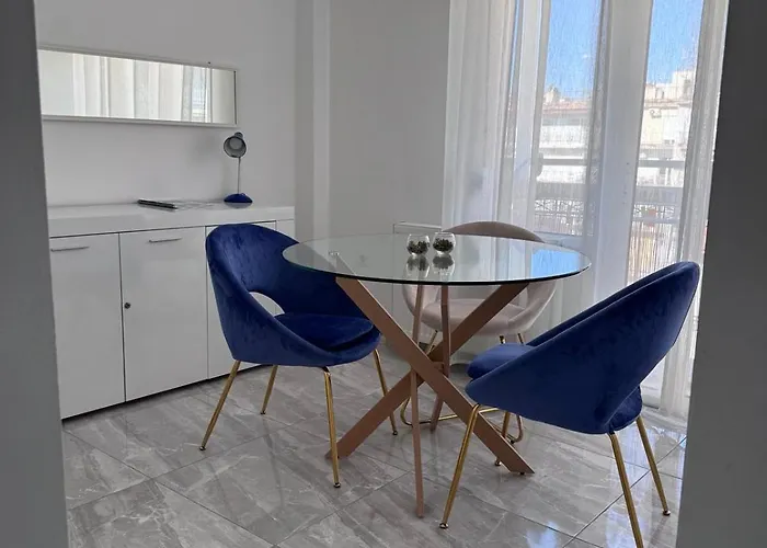 Flowery Penthouse In Centre Of *
